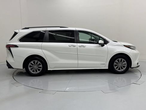 Used 2021 Toyota Sienna XLE w/ XLE Plus Package FWD image 6