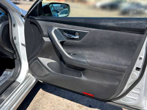Used 2014 Nissan Altima 3.5 S FWD image 21