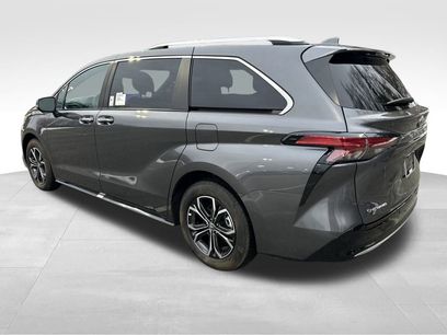 Used 2025 Toyota Sienna Platinum