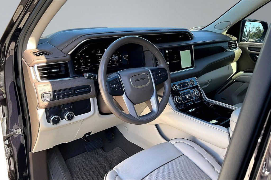 Used 2022 GMC Yukon XL Denali RWD image 4