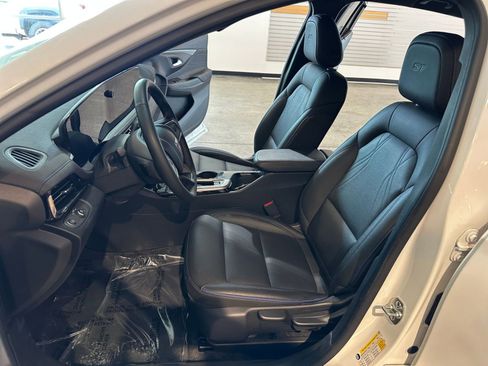 Used 2025 Buick Envista Sport Touring FWD image 25