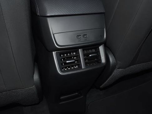 Used 2026 Chevrolet Equinox LT AWD/4WD image 16