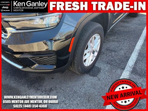 Used 2023 Jeep Grand Cherokee Laredo w/ Luxury Tech Group I image 5