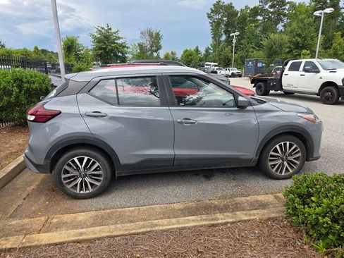 Used 2023 Nissan Kicks SV FWD image 4
