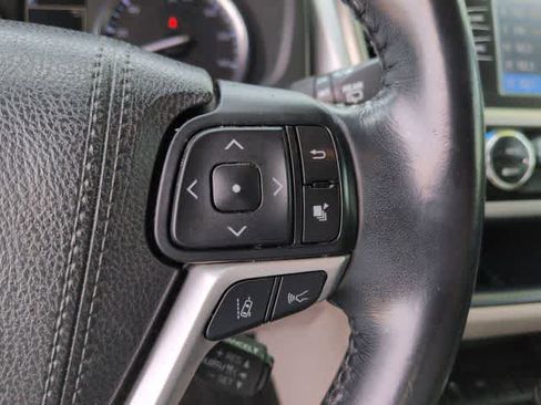 Used 2018 Toyota Highlander XLE FWD image 25