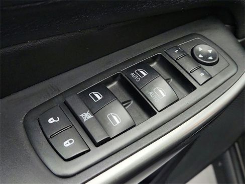 Used 2019 Jeep Cherokee Limited w/ Technology Group image 19