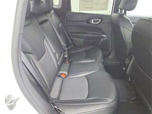 New 2026 Jeep Compass Latitude image 36