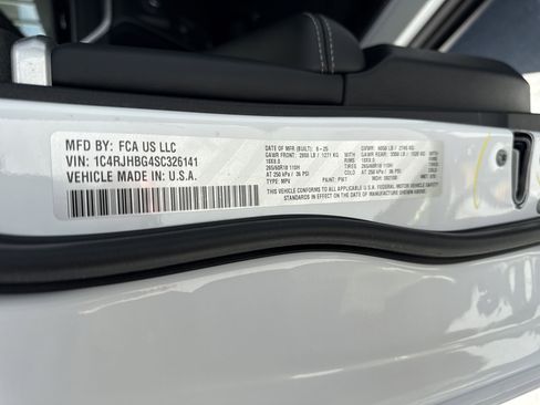 Used 2025 Jeep Grand Cherokee Limited image 33