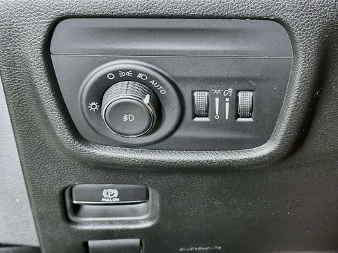 Used 2023 Jeep Grand Cherokee Limited w/ Black Appearance Package AWD/4WD image 17