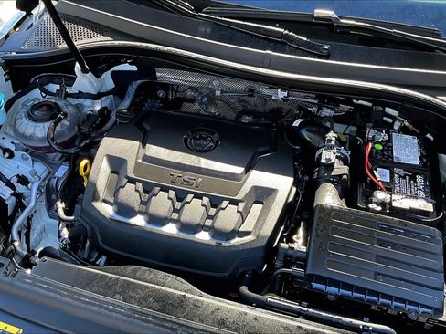 Certified 2023 Volkswagen Tiguan SE R-Line image 30