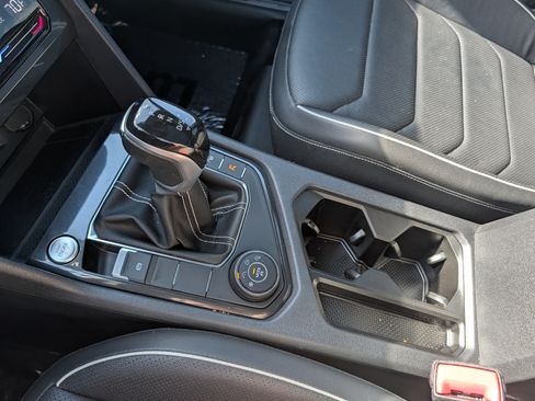 Used 2023 Volkswagen Tiguan SEL R-Line AWD/4WD image 33