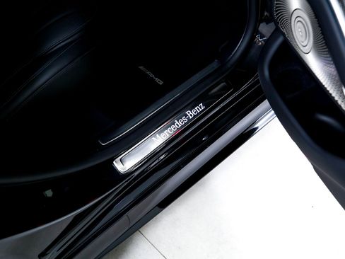 Used 2022 Mercedes-Benz S 580 4MATIC Sedan w/ AMG Line Package image 25