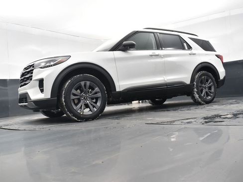 New 2026 Ford Explorer Active w/ Active Comfort Package image 14