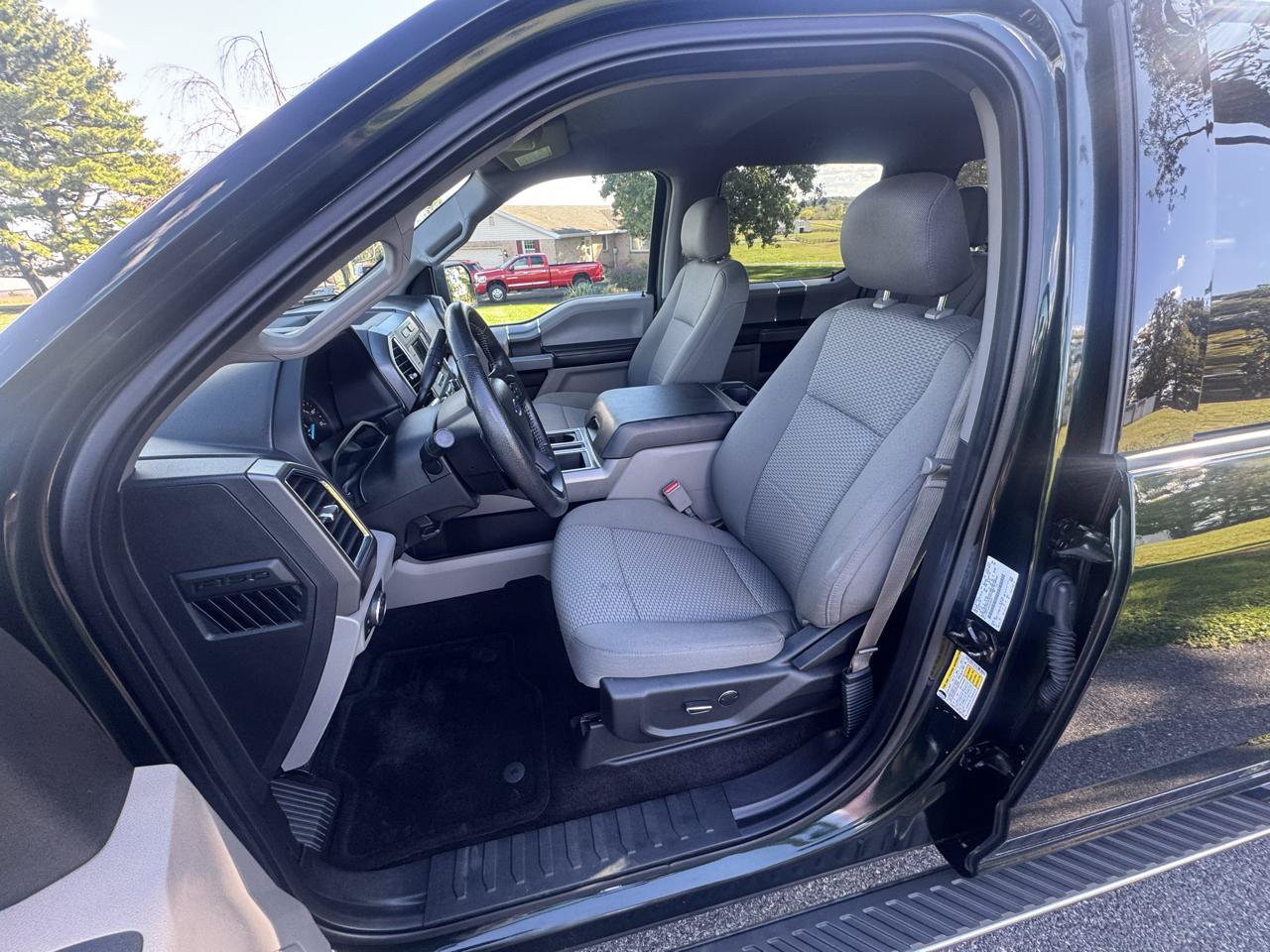 Used 2015 Ford F150 XLT w/ Equipment Group 301A Mid AWD/4WD image 10