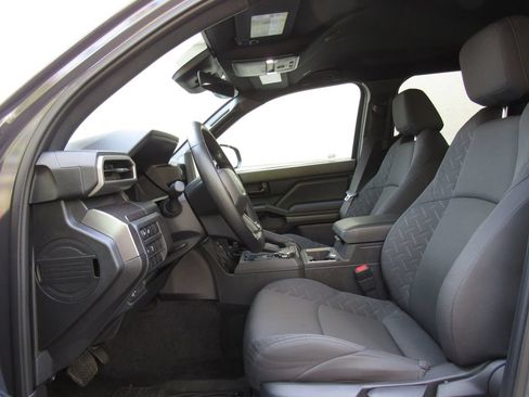 Certified 2025 Toyota Tacoma SR5 AWD/4WD image 14