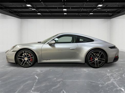 Used 2025 Porsche 911 Carrera GTS image 2
