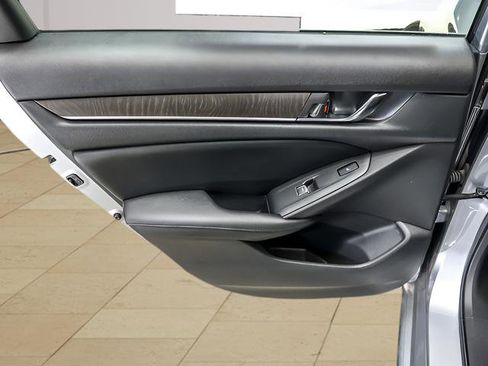 Used 2021 Honda Accord Touring image 23