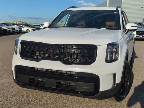 Used 2025 Kia Telluride AWD image 3