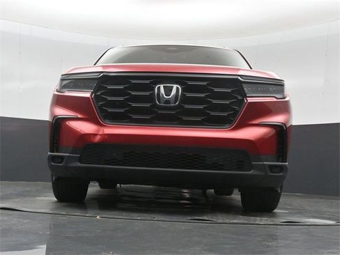 Used 2025 Honda Pilot Sport image 41