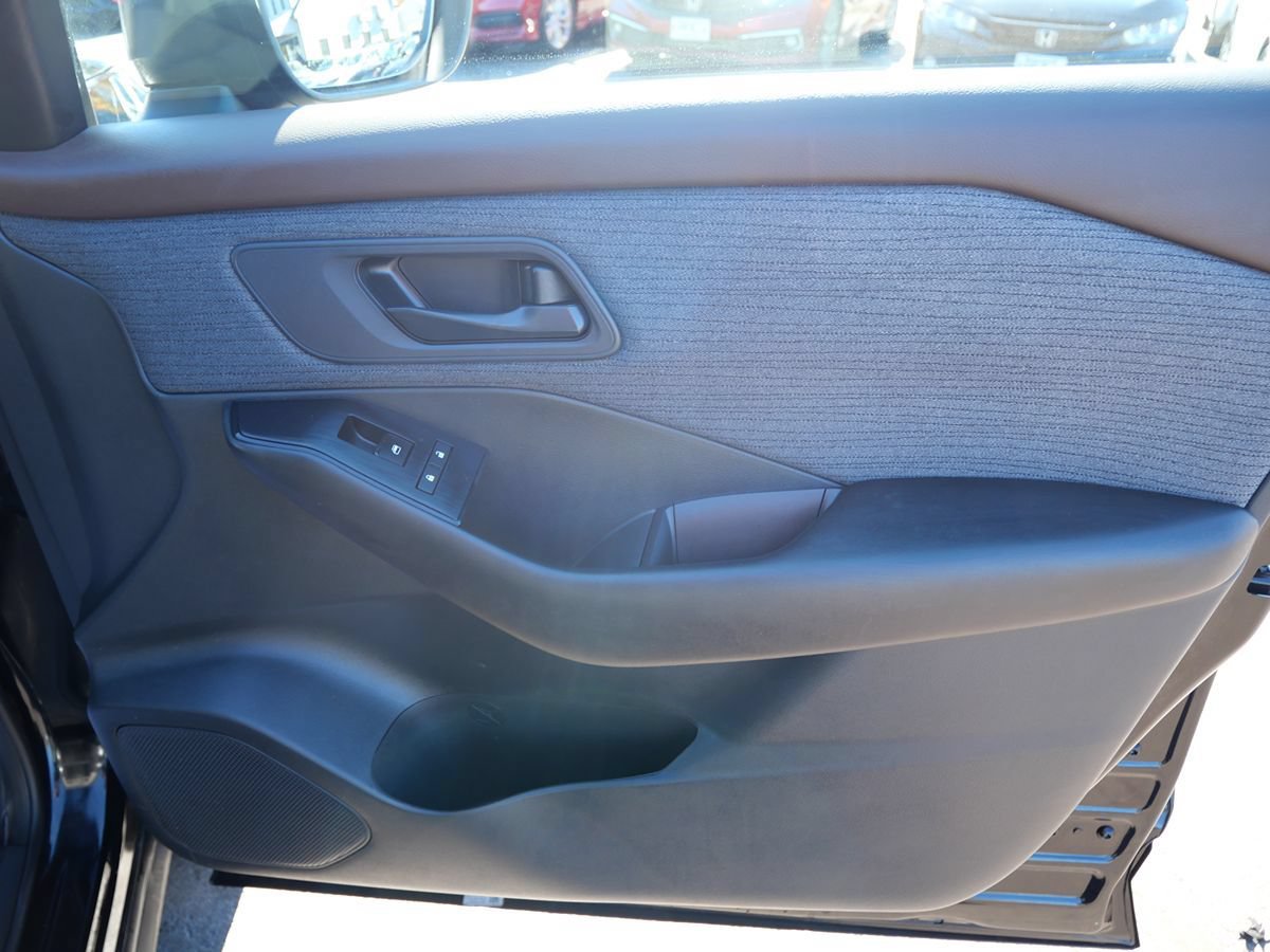 Used 2023 Nissan Rogue S AWD/4WD image 19