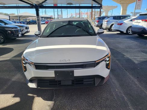 Used 2025 Kia K4 LXS image 2