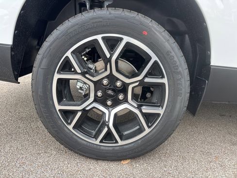 Used 2025 Ford Maverick Lariat w/ 4K Tow Package image 12