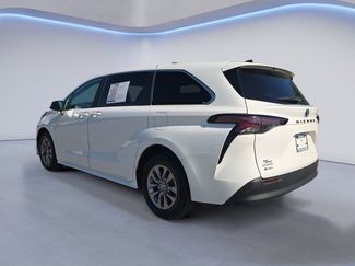 Used 2025 Toyota Sienna LE FWD video 3
