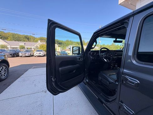 Used 2023 Jeep Wrangler Unlimited Sahara w/ Cold Weather Group AWD/4WD image 13