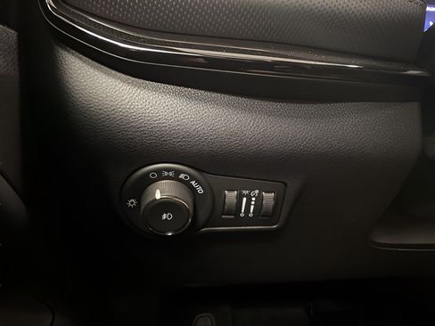 Used 2026 Jeep Compass Limited AWD/4WD image 16