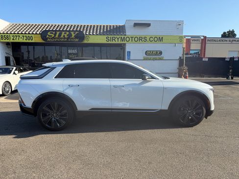 Used 2024 Cadillac Lyriq Tech w/ Driver Assist Package AWD/4WD image 2