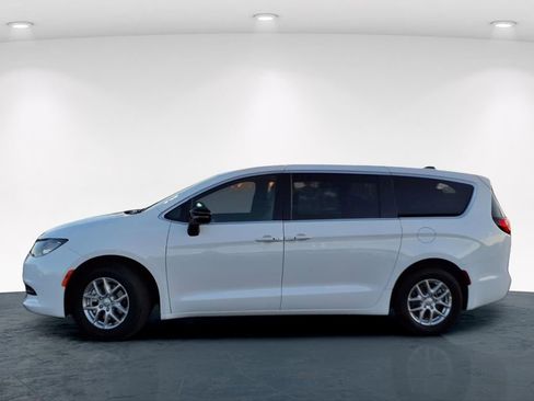 New 2026 Chrysler Voyager LX FWD image 5