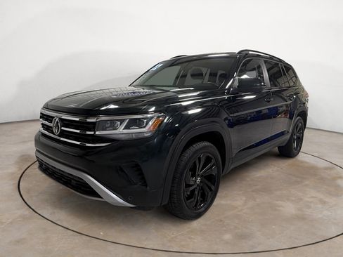 Used 2022 Volkswagen Atlas SE w/ Black Wheel Package image 2