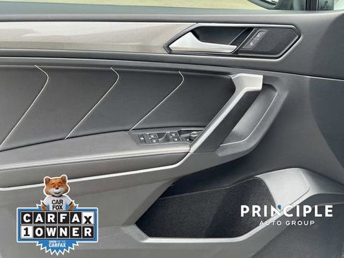 Used 2022 Volkswagen Tiguan SE w/ Panoramic Sunroof Package image 12