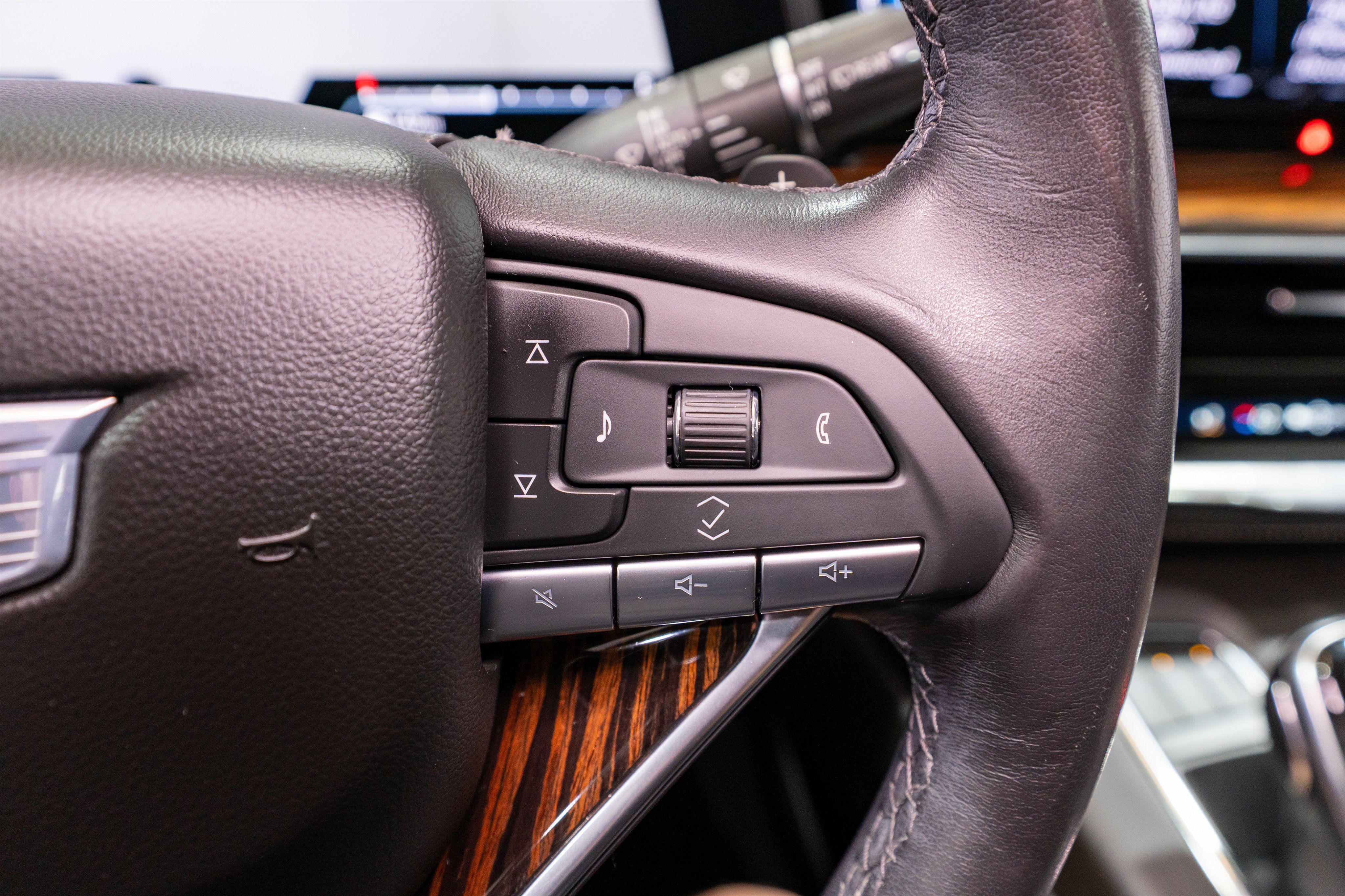Used 2021 Cadillac Escalade Premium Luxury w/ Driver Assist Tech Package RWD image 29