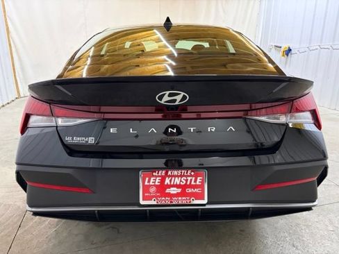 Used 2025 Hyundai Elantra Sport FWD image 7