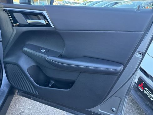 Used 2024 Mitsubishi Outlander SE image 33