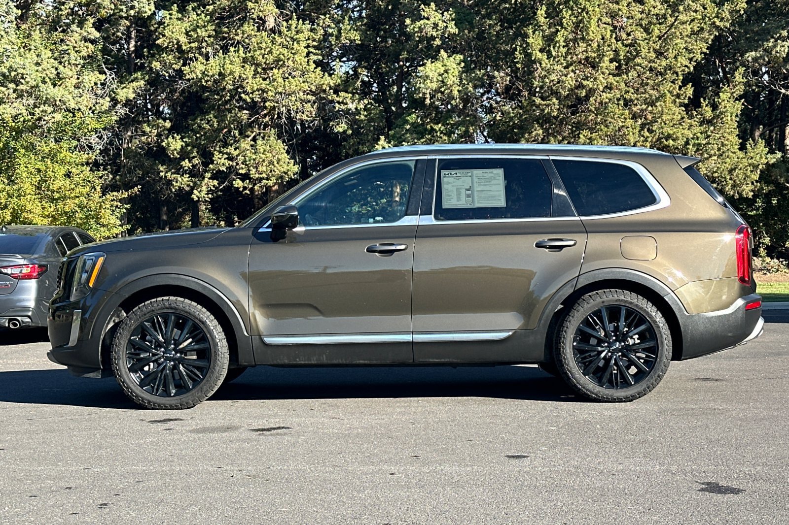 Used 2022 Kia Telluride SX w/ Towing Package FWD image 7