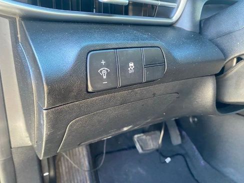 Used 2024 Hyundai Elantra SEL w/ Convenience Package image 16