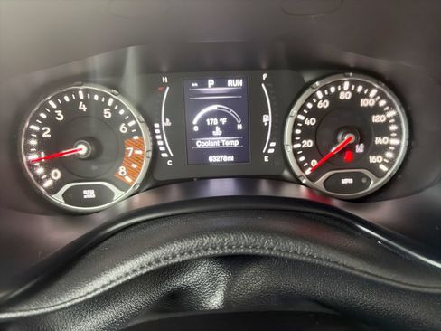 Used 2023 Jeep Renegade Latitude AWD/4WD image 11