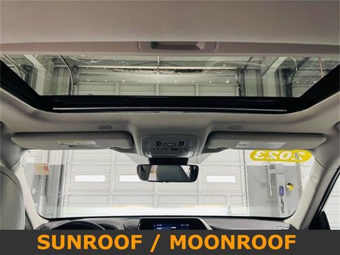 Used 2023 Toyota Highlander XLE image 8