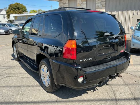 Used 2007 GMC Envoy Denali image 4