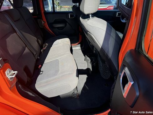Used 2018 Jeep Wrangler Unlimited Rubicon w/ Dual Top Group AWD/4WD image 33