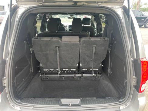 Used 2018 Dodge Grand Caravan SE FWD image 17