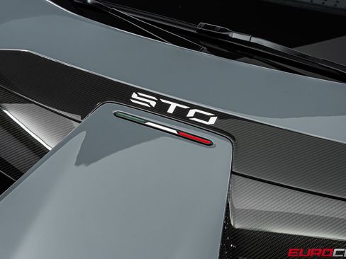 Used 2023 Lamborghini Huracan STO RWD image 10