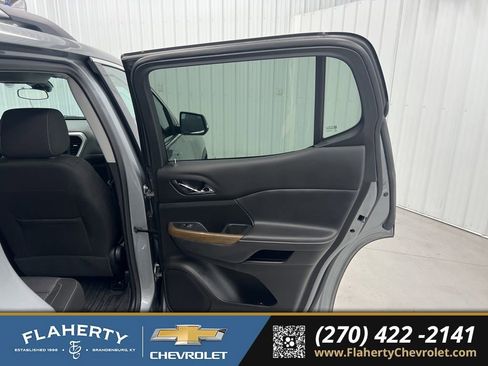 Used 2023 GMC Acadia SLE w/ Driver Convenience Package image 12