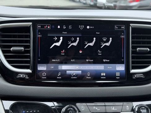 Used 2023 Chrysler Pacifica Touring-L FWD image 40
