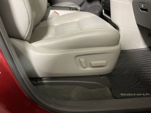 Used 2017 Toyota Sienna XLE w/ XLE Navigation Package image 38