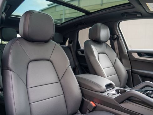 Certified 2026 Porsche Cayenne AWD/4WD image 26