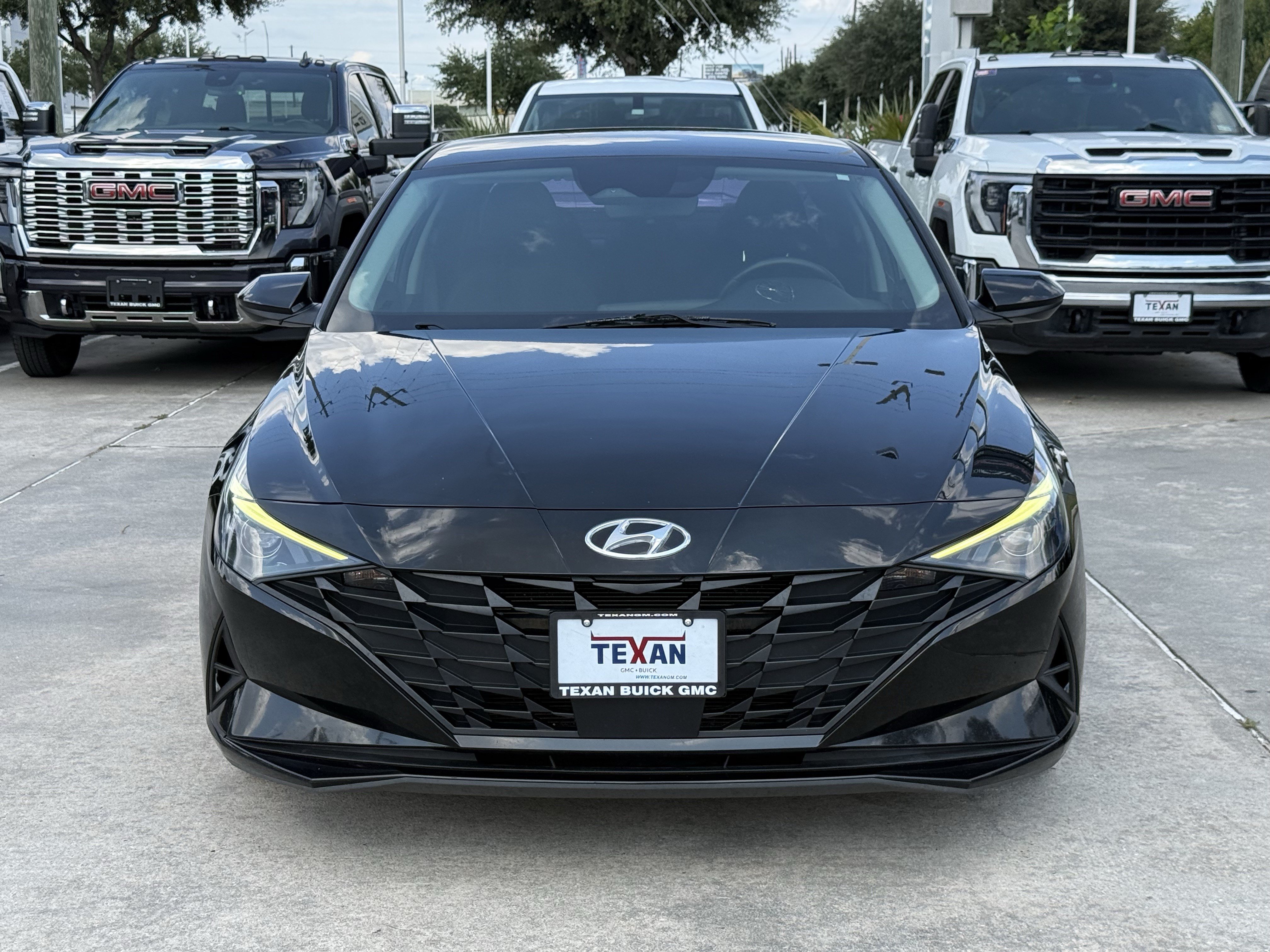 Used 2022 Hyundai Elantra SEL w/ Convenience Package FWD image 10