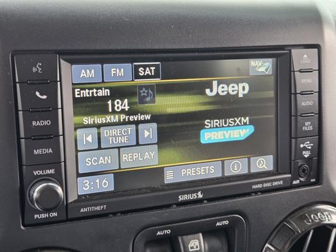 Used 2017 Jeep Wrangler Unlimited Rubicon AWD/4WD image 18